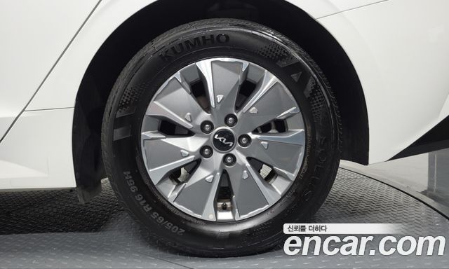 Kia K5 Hybrid (III) Trendy 2023 — фото 21