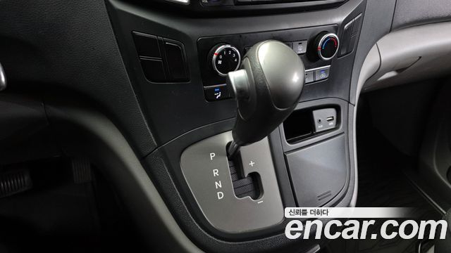 Hyundai Grand Starex 5-Seater VAN Smart 2017 — фото 9