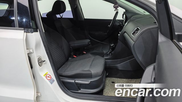 Volkswagen Polo 1.6 TDI R-Line 5th 2013 — фото 11