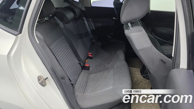 Volkswagen Polo 1.6 TDI R-Line 5th 2013 — фото 12