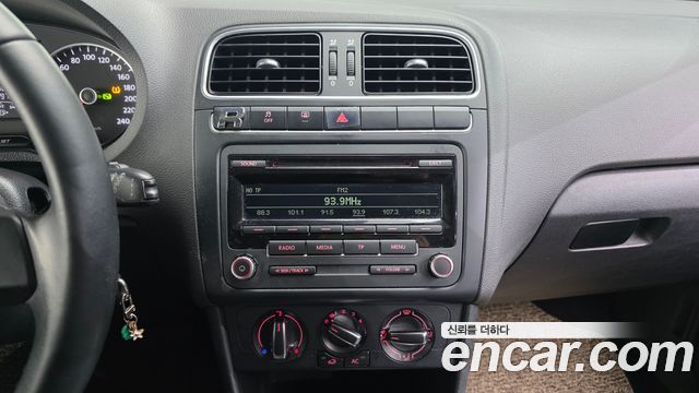 Volkswagen Polo 1.6 TDI R-Line 5th 2013 — фото 14
