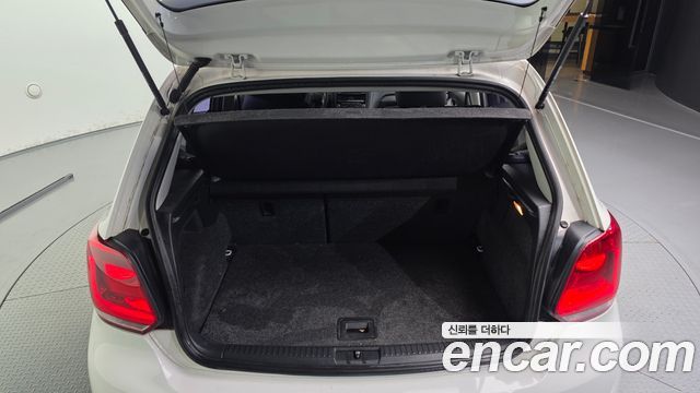 Volkswagen Polo 1.6 TDI R-Line 5th 2013 — фото 20