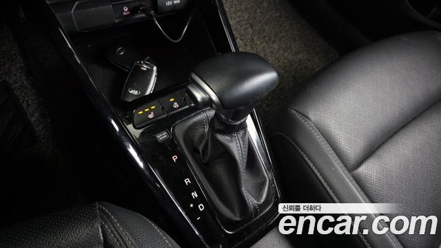 Kia Stonic 1.4 Prestige 2018 — фото 9