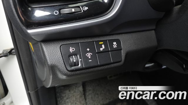 Kia Stonic 1.4 Prestige 2018 — фото 18
