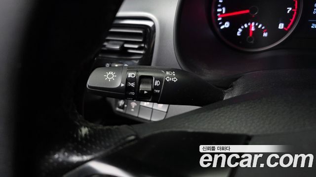 Kia Stonic 1.4 Prestige 2018 — фото 19