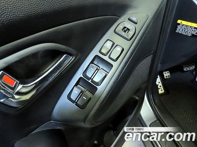 Hyundai Tucson ix Diesel 2WD LX20 Modern 2013 — фото 17