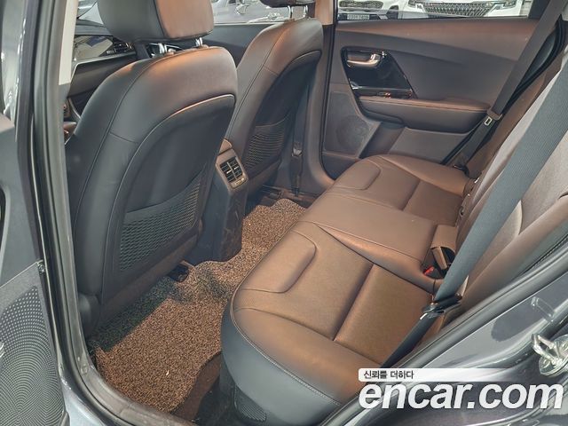 Kia Niro 1.6 HEV Prestige 2020 — фото 16