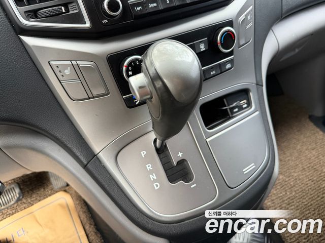 Hyundai Grand Starex Van 3-Seater Smart 2019 — фото 15