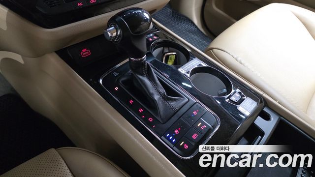 Kia Carnival 9-seater Hi-Limousine Prestige 2016 — фото 9
