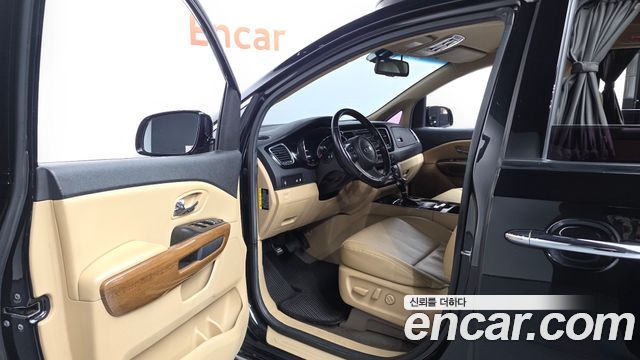 Kia Carnival 9-seater Hi-Limousine Prestige 2016 — фото 10