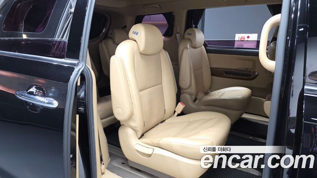 Kia Carnival 9-seater Hi-Limousine Prestige 2016 — фото 12