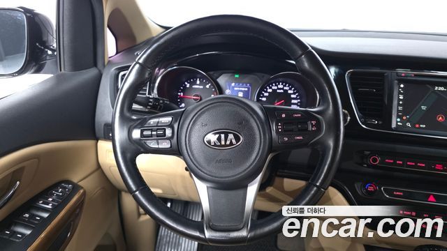 Kia Carnival 9-seater Hi-Limousine Prestige 2016 — фото 13