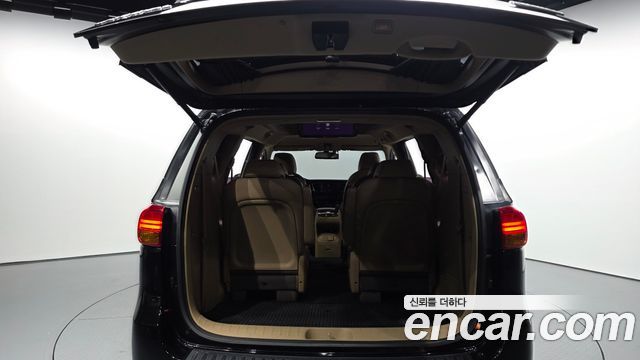 Kia Carnival 9-seater Hi-Limousine Prestige 2016 — фото 20