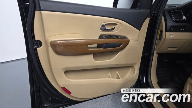 Kia Carnival 9-seater Hi-Limousine Prestige 2016 — фото 24