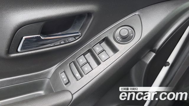 Chevrolet Trax 1.4 Premier 2020 — фото 30