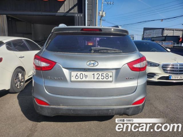 Hyundai Tucson ix Diesel(e-VGT) 2WD Smart special 2015 — фото 2