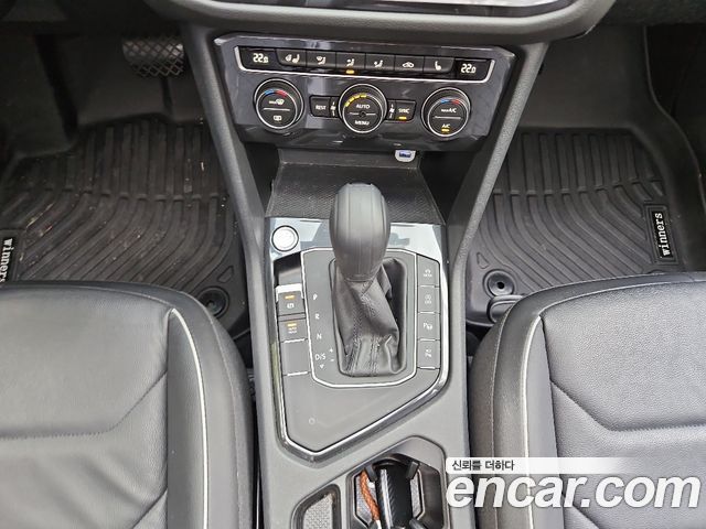 Volkswagen Tiguan Allspace 2.0 TDI Prestige 2020 — фото 19