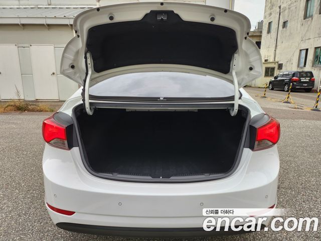 Hyundai Avante 1.6 GDi Smart Standard 2016 — фото 10