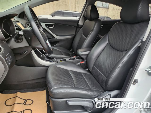 Hyundai Avante 1.6 GDi Smart Standard 2016 — фото 15