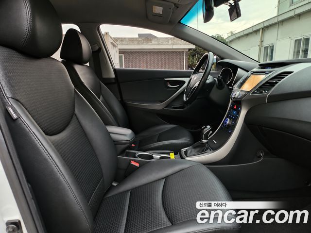 Hyundai Avante 1.6 GDi Smart Standard 2016 — фото 18