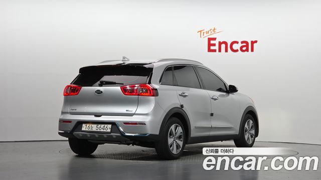 Kia Niro 1.6 Plug-in HEV Noblesse 2018 — фото 2