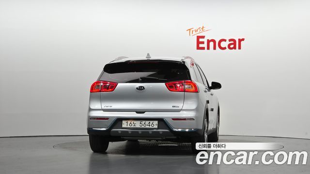 Kia Niro 1.6 Plug-in HEV Noblesse 2018 — фото 4