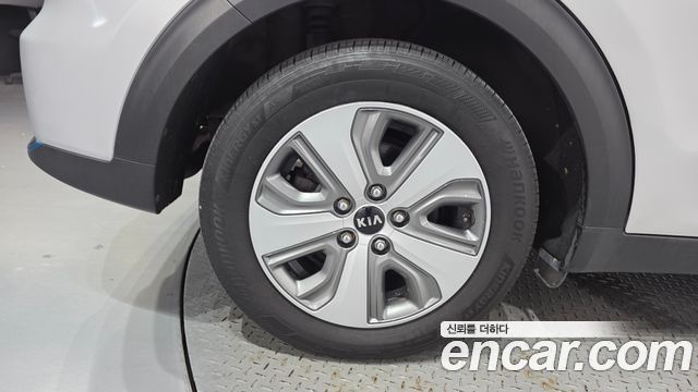 Kia Niro 1.6 Plug-in HEV Noblesse 2018 — фото 5