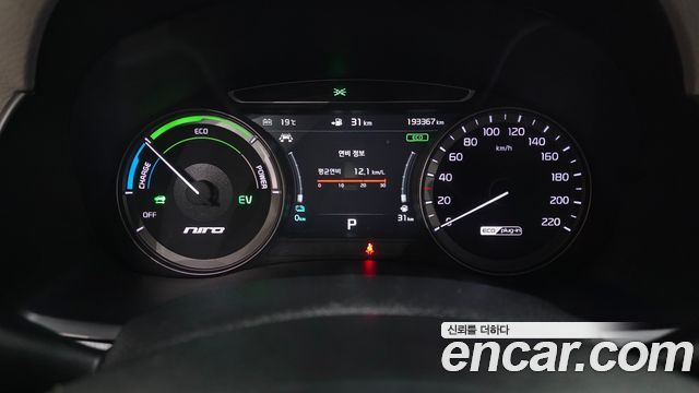 Kia Niro 1.6 Plug-in HEV Noblesse 2018 — фото 8