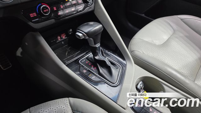 Kia Niro 1.6 Plug-in HEV Noblesse 2018 — фото 9