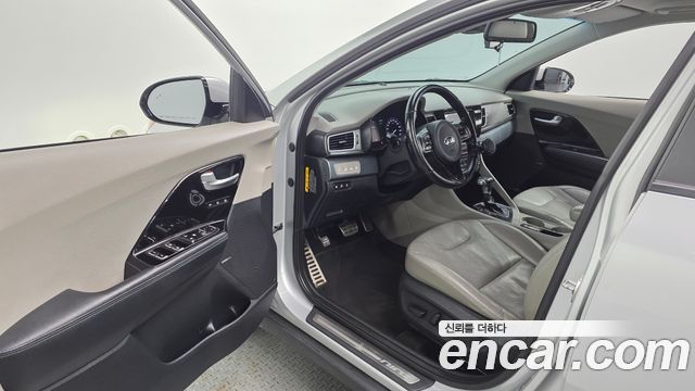 Kia Niro 1.6 Plug-in HEV Noblesse 2018 — фото 10