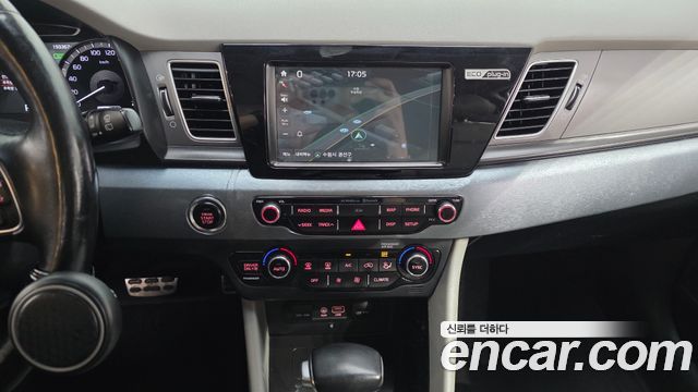 Kia Niro 1.6 Plug-in HEV Noblesse 2018 — фото 13