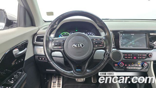 Kia Niro 1.6 Plug-in HEV Noblesse 2018 — фото 14