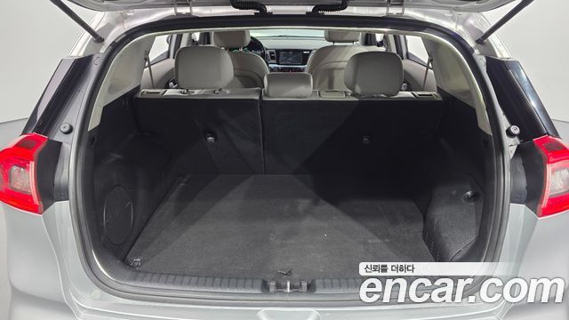 Kia Niro 1.6 Plug-in HEV Noblesse 2018 — фото 17