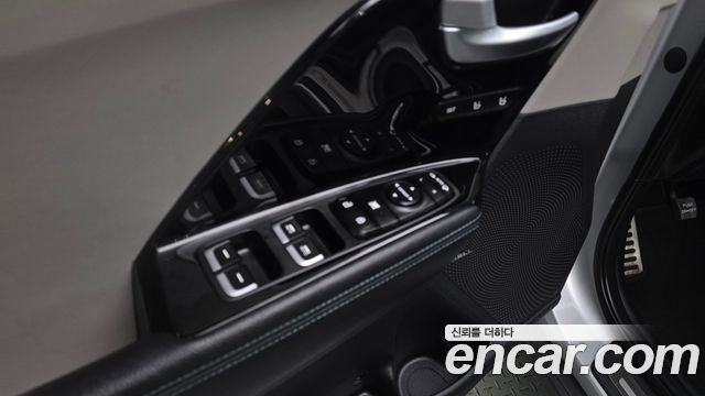 Kia Niro 1.6 Plug-in HEV Noblesse 2018 — фото 20