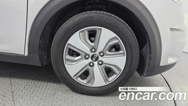 Kia Niro 1.6 Plug-in HEV Noblesse 2018 — фото 21