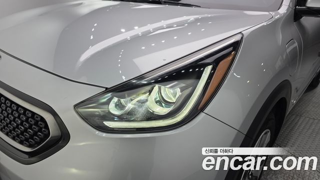 Kia Niro 1.6 Plug-in HEV Noblesse 2018 — фото 22