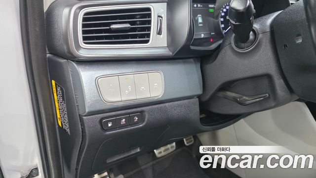 Kia Niro 1.6 Plug-in HEV Noblesse 2018 — фото 28