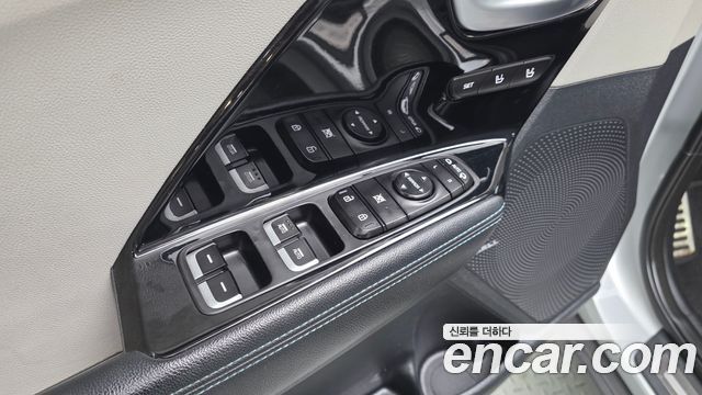 Kia Niro 1.6 Plug-in HEV Noblesse 2018 — фото 33