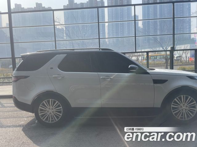 Land Rover Discovery 5 3.0 TD6 HSE Luxury 2018 — фото 4