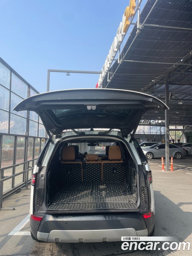 Land Rover Discovery 5 3.0 TD6 HSE Luxury 2018 — фото 17