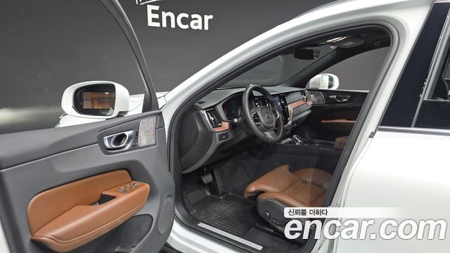 Volvo XC60 (II) B5 Ultra Bright 2025 — фото 10