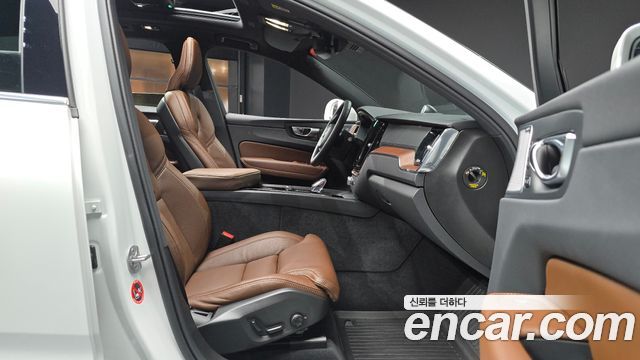 Volvo XC60 (II) B5 Ultra Bright 2025 — фото 32