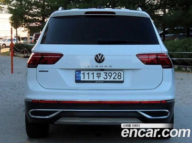 Volkswagen Tiguan Allspace 2.0 TSI Prestige 2023 — фото 4