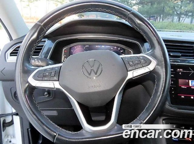 Volkswagen Tiguan Allspace 2.0 TSI Prestige 2023 — фото 8