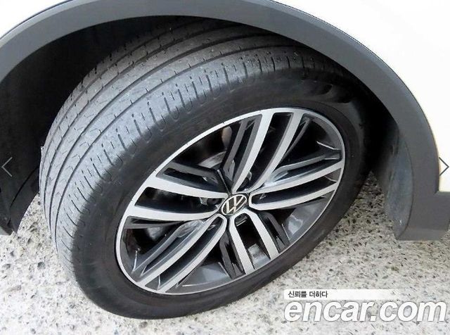 Volkswagen Tiguan Allspace 2.0 TSI Prestige 2023 — фото 24