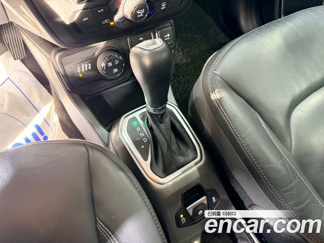 Jeep Renegade 2.0 Diesel Limited AWD 2018 — фото 9