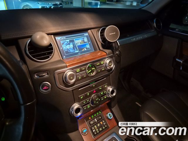 Land Rover Discovery 4 3.0 SDV6 HSE 2016 — фото 9