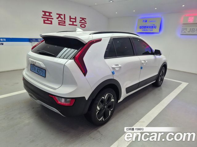 Kia Niro EV Air 2023 — фото 6