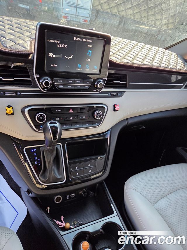 Hyundai Grand Starex Limousine 2019 — фото 7