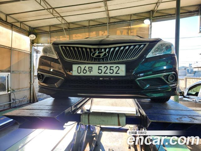 Hyundai Grandeur (HG) HG220 Diesel Modern